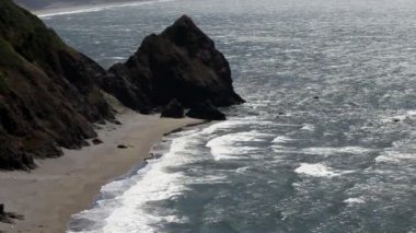 Yüksek dalgalar Oregon kıyılarında görünümünü