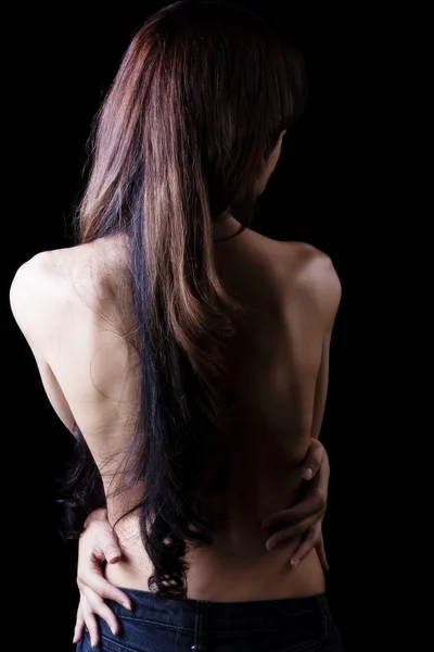 Mujer hispana flaca en topless de vuelta hacia la cámara — Foto de Stock