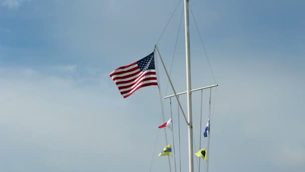 United States And Nautical Flags On Pole Blue Sky — Stock Video