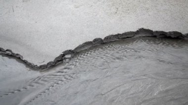 Sandy Beach ile küçük su akışı kesme