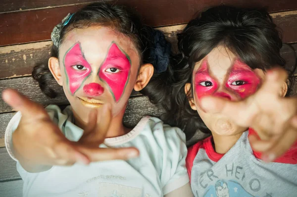 Crianças Sudeste Asiático Compõem Seu Rosto Com Caráter Palhaço Divertirmo — Fotografia de Stock