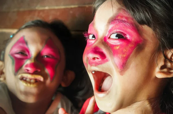 Primer Plano Retrato Sudeste Asiático Niños Feliz Conformar Cara Con — Foto de Stock