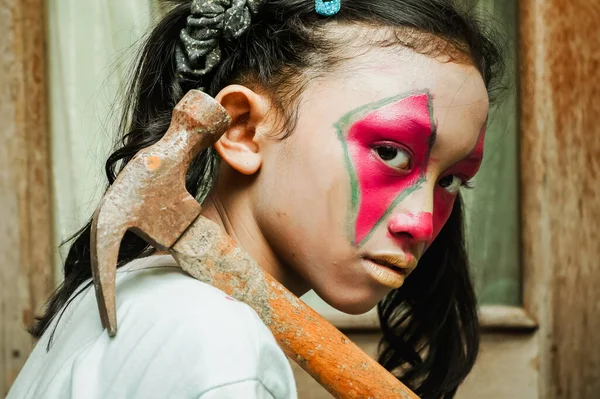 Девочка Південно Східної Азии Клоунской Косметикою Лицо Действует Сумасшедший Киногерой — стокове фото