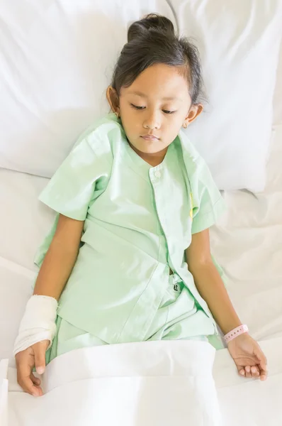 Depressed Asian Little Girl Hospital Patient — ストック写真