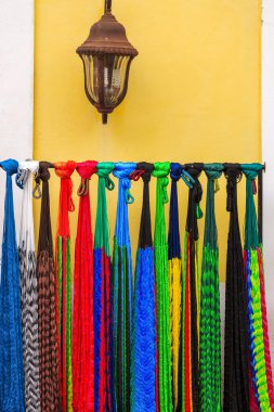 Hamaklar duvara asıldı