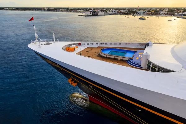 Crucero Disney Magic en el puerto de Cozumel . — Foto de Stock