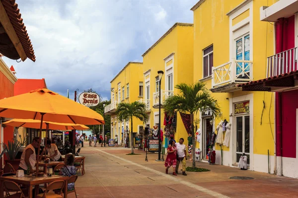 Souvenirs colorés, cafés situés à Cozumel. Mexique — Photo