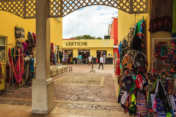 Colorful souvenirs, coffee shops located in Cozumel.  Mexico — Stock Photo, Image