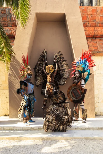 Ön Hispanik Maya performans