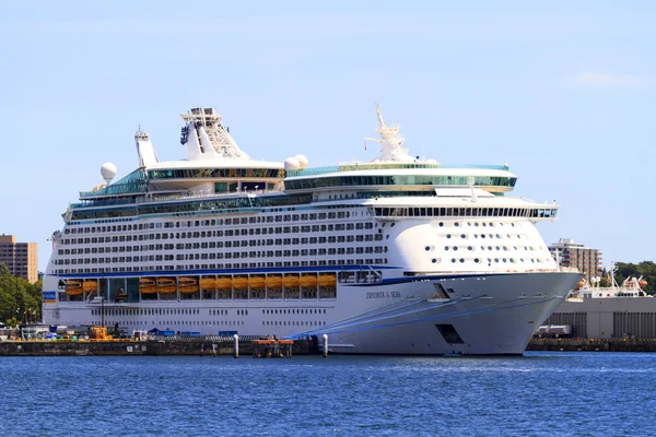 Bateaux de croisière dans le port de Victoria — Photo