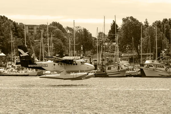 Drukke Float Plane verkeer In prachtige Victoria Harbor — Stockfoto