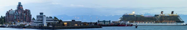 Cruise ships In Victoria — Stock Photo, Image