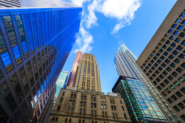 Edificios antiguos y modernos en Toronto — Foto de Stock