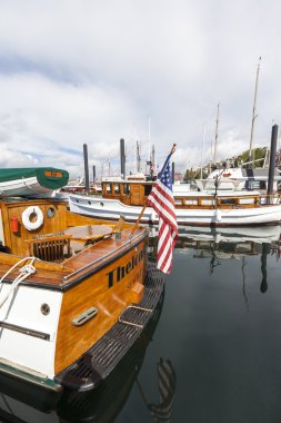 Victoria Harbor Retro tekneler
