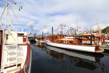 Victoria Harbor Retro tekneler
