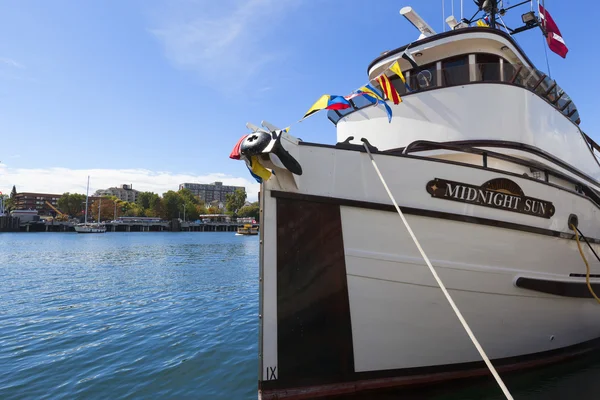 Barco clássico em Victoria Harbor — Fotografia de Stock