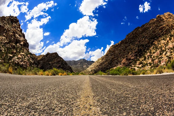 Condução através do Parque Nacional Red Canyon — Fotografia de Stock