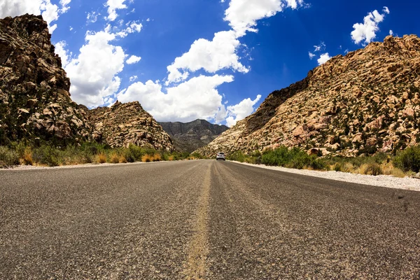 Condução através do Parque Nacional Red Canyon — Fotografia de Stock