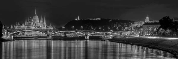 Panorama Nocy Budapeszcie Dom Parlamentu Zamek Królewski Mostem Małgorzaty Pierwszym — Zdjęcie stockowe