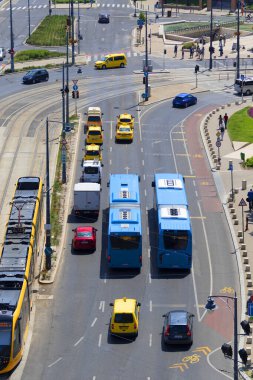 Budapeşte, Macaristan - 17 Haziran 2018: Ariel, Budapeşte 'nin bazı kesimlerinde trafik akışı olarak görülüyor 