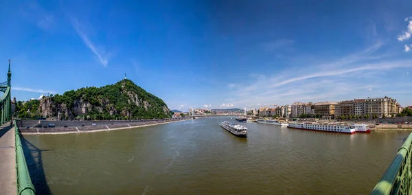 匈牙利布达佩斯 伊丽莎白桥与多瑙河的壮丽全景 是匈牙利布达佩斯的第三座新桥 横跨多瑙河连接布达与佩斯 — 图库照片