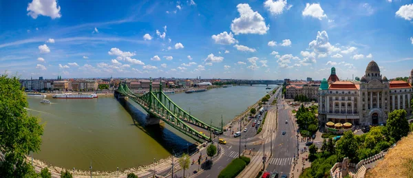 Budapest Hungary Jun 2018 Liberty Bridge Cruise Ship Terminal Міст — стокове фото