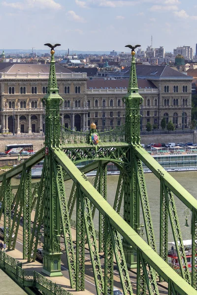 Budapest Hungría Jun 2018 Puente Libertad Terminal Cruceros Puente Que —  Fotos de Stock