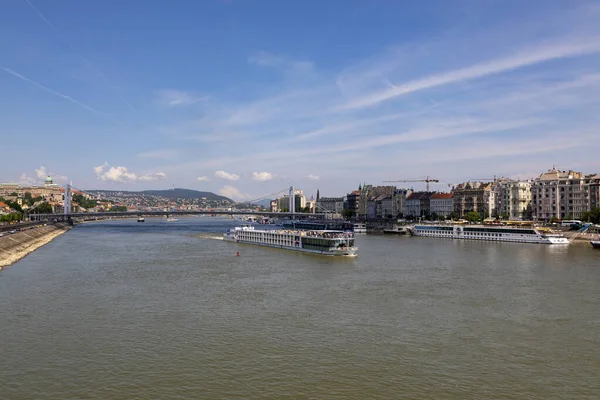 Donau Flodbudapest Ungern 2018 Kryssningsfartyg Donau Vid Budapest — Stockfoto