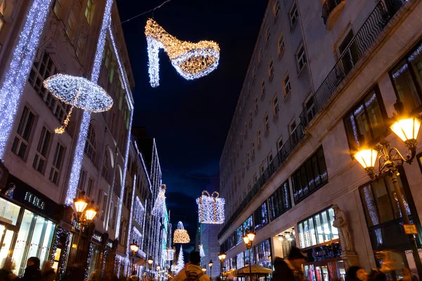 Budapest Hongarije Dec 2019 Toeristen Genieten Van Kerstsfeer Lichtshow Het — Stockfoto