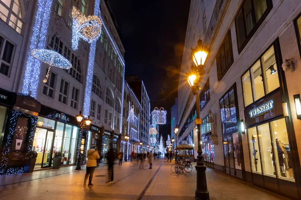 Budapešť Maďarsko Prosince 2019 Turisté Užívají Vánoční Atmosféru Světelnou Show — Stock fotografie