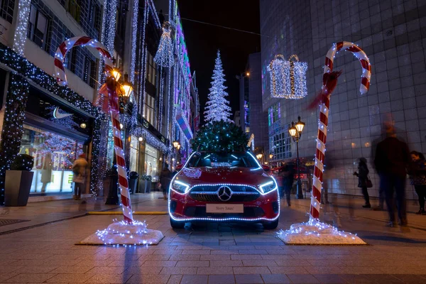 Budapest Hungary Dec 2018 Santas New Car Tourists Enjoy Christmas — Stock Photo, Image