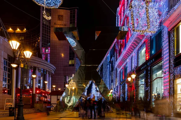 Budapest Hongarije Dec 2019 Toeristen Genieten Van Kerstsfeer Lichtshow Het — Stockfoto