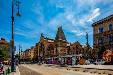 Budapeşte Macaristan - 24 Mayıs 2018: Büyük Pazar Salonu. Great Market Hall, Budapeşte 'nin en büyük kapalı pazar yeri, 1896' da inşa edildi.. 