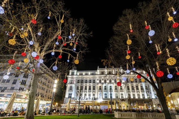 Budapešť Maďarsko 2019 Turisté Užívají Vánočního Ducha Světelnou Show Centru — Stock fotografie