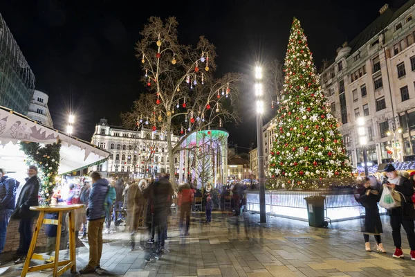 Будапешт Венгрия Декабря 2019 Года Туристы Наслаждаются Дух Рождества Световое — стоковое фото