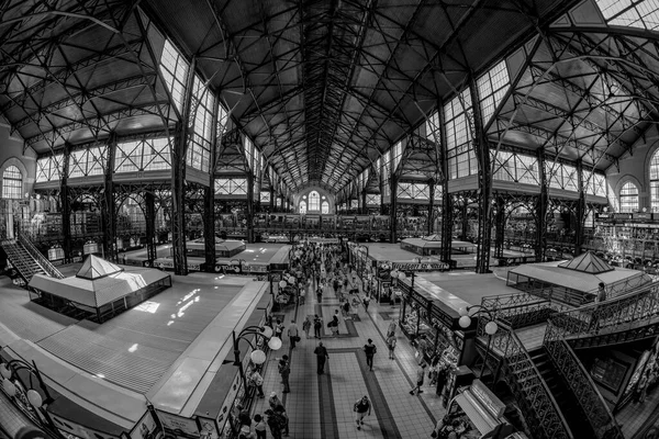 ブダペストハンガリー 2018年5月24日 グランドマーケットホールの内部 大市場ホールはブダペスト最大の屋内市場で 1896年に建てられました — ストック写真