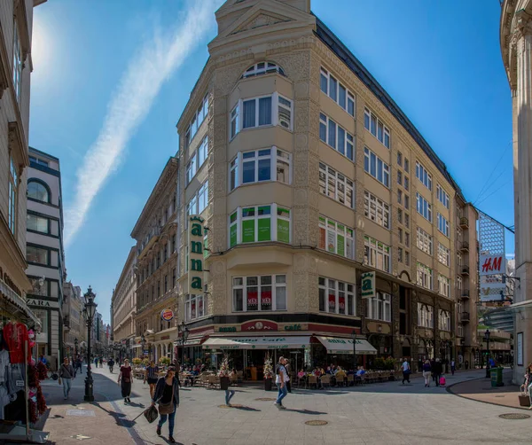 Budapeşte Macaristan Nisan 2018 Budapeşte Nin Büyük Alışveriş Merkezlerinden Biri — Stok fotoğraf