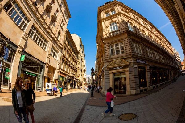 Budapest Ungern April 2019 Turister Och Besökare Den Berömda Vaci — Stockfoto