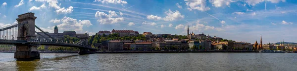 Panorama Pohled Maďarský Královský Hrad Vrcholu Kopce Zámecké Čtvrti Mostem — Stock fotografie