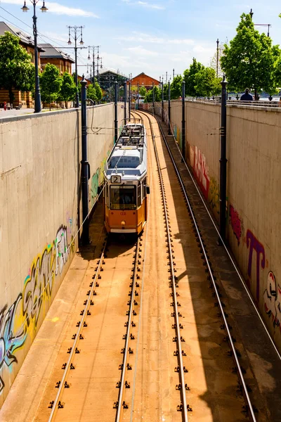 Budapest Hongrie Mai 2018 Tram Jaune Matin Longeant Danube 2014 — Photo