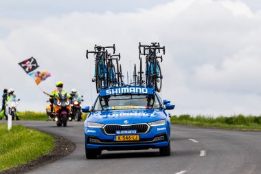 Macaristan 12 Mayıs 2021: Birinci aşamada ekip ve destek araçları. (Siofok - Kaposvar 173 km) otoyollarda ve ikincil köy yollarında 