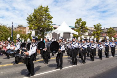 Victoria Canada - 22 Mayıs 17: Victoria 'nın en büyük geçit töreni ve Kanada ve ABD' den 100.000 'den fazla insan.