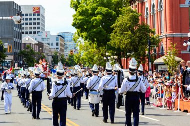 Victoria Canada - 22 Mayıs 17: Victoria 'nın en büyük geçit töreni ve Kanada ve ABD' den 100.000 'den fazla insan.
