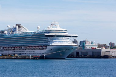 VICTORIA CANADA -EPTEMBER 4, 2016: Geleneksel Victoria Klasik Bot Festivali Kanada, ABD 'den birçok ev sahibi ve ziyaretçiyi cezbetti. Son günde sergilenen ve yelken açan birçok el işi var...