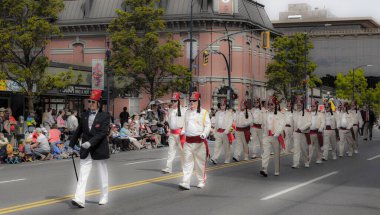 Victoria Canada - 22 Mayıs 17: Victoria 'nın en büyük geçit töreni ve Kanada ve ABD' den 100.000 'den fazla insan.