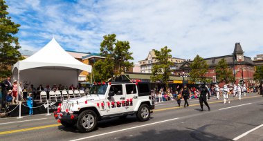 Victoria Canada - 22 Mayıs 17: Victoria 'nın en büyük geçit töreni ve Kanada ve ABD' den 100.000 'den fazla insan.