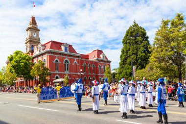 Victoria Canada - 22 Mayıs 17: Victoria 'nın en büyük geçit töreni ve Kanada ve ABD' den 100.000 'den fazla insan.