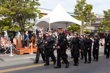 Victoria Canada - 22 Mayıs 17: Victoria 'nın en büyük geçit töreni ve Kanada ve ABD' den 100.000 'den fazla insan.