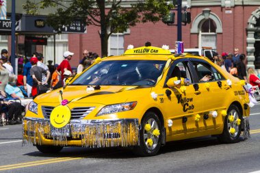 Victoria Canada - 22 Mayıs 17: Victoria 'nın en büyük geçit töreni ve Kanada ve ABD' den 100.000 'den fazla insan.