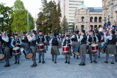 Victoria Canada - 22 Mayıs 17: Victoria 'nın en büyük geçit töreni ve Kanada ve ABD' den 100.000 'den fazla insan.
